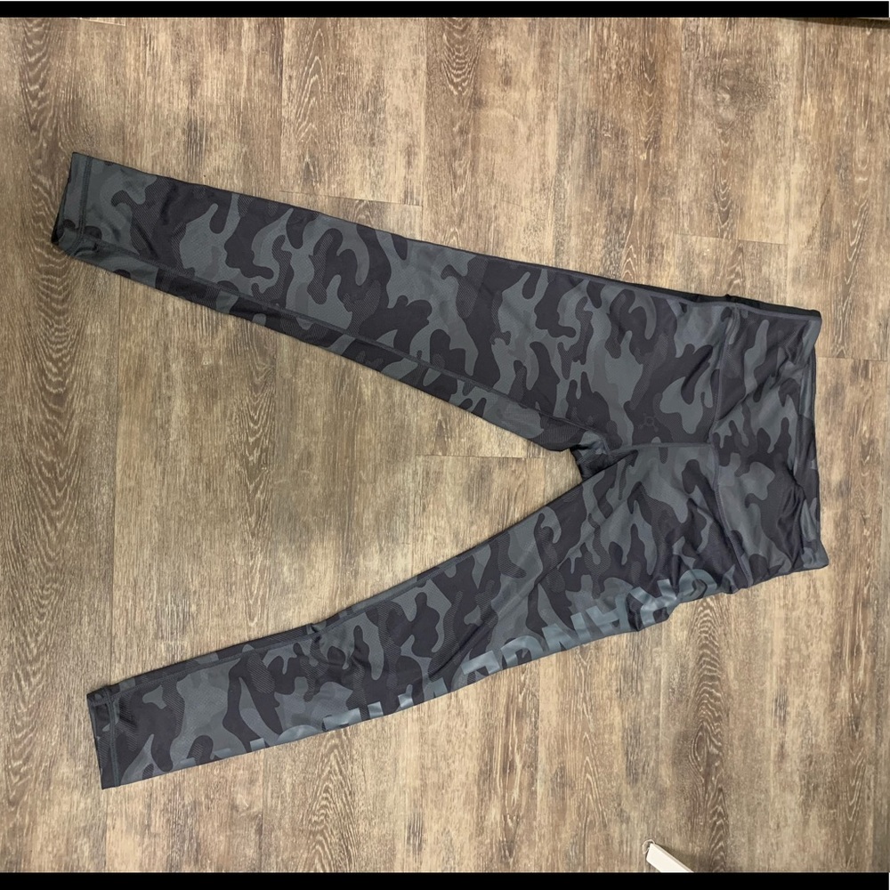 Orangetheory Camo Leggings Size Small